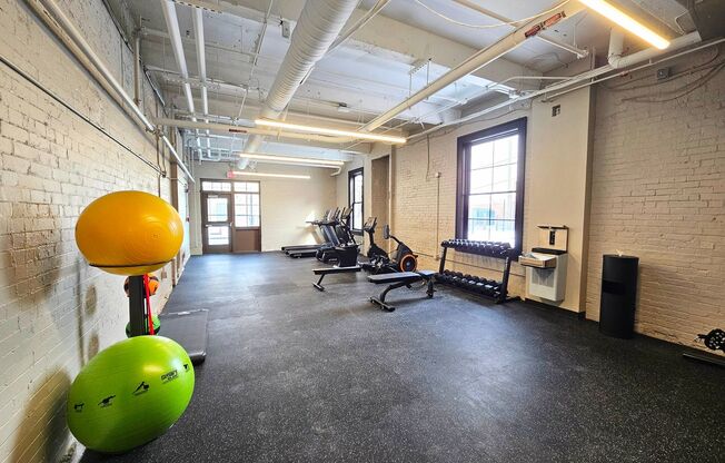 1 bed, 1 bath, 789 sqft, $1,700, Unit UNIT 612