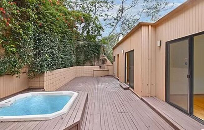 Contemporary Treehouse in Beverly Hills