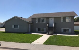 DO NOT APPLY WITH LEGACY Great 2 bedroom 1 bath 900 sq feet with 2 stall garage