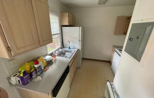 2 beds, 1 bath, 850 sqft, $1,000, Unit 9E