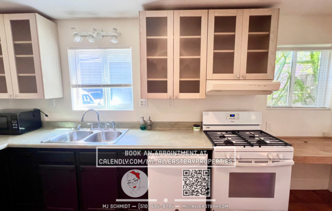 Garden oasis 2 bedroom with wrap around yard walking distance to UC Berkeley Campus!