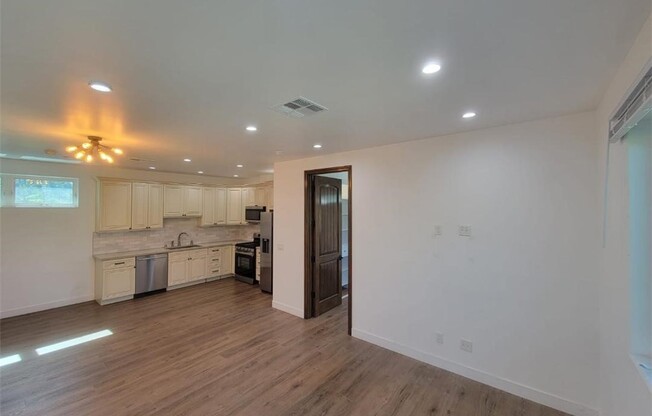 13802 ERWIN ST