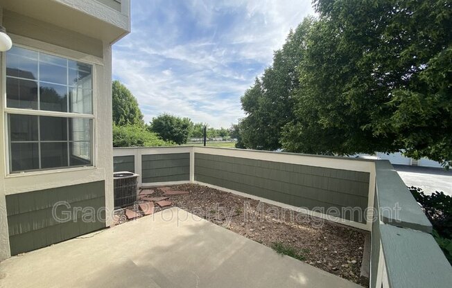 930 BUTTON ROCK DR