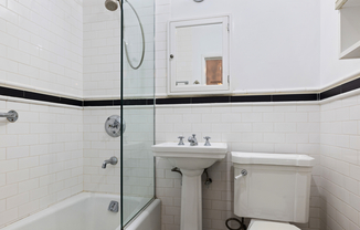 320 W 84 ST