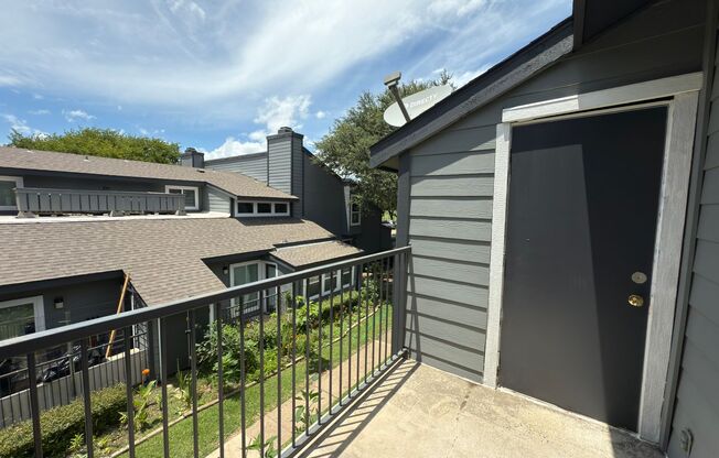 1 bed, 1 bath, $810, Unit APARTMENT 2017