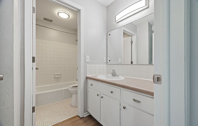 2 beds, 1 bath, 900 sqft, $1,539, Unit 220