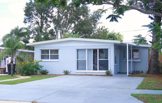 2 Bedroom, 1 Bathroom Home For Rent in St Pete!