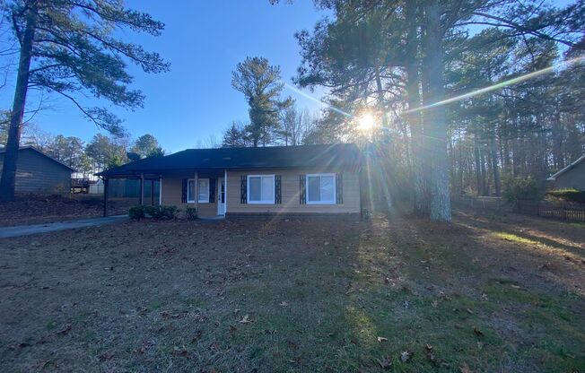 3 Bedroom 1.5 Bath Home in Douglasville!