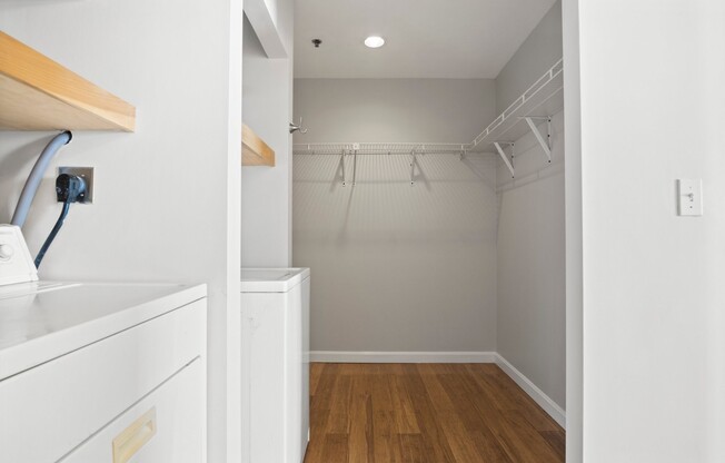 2 beds, 2 baths, 1,005 sqft, $2,900, Unit 903
