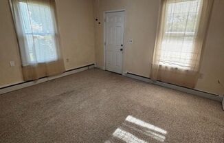 2 beds, 1 bath, $1,600