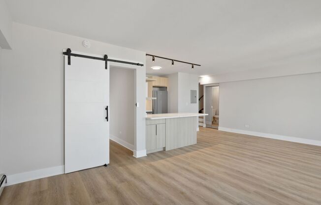 3 beds, 1.5 baths, 1,001 sqft, $3,500, Unit 28E