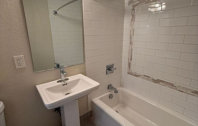 2 beds, 1.5 baths, 1,000 sqft, $1,895, Unit 04