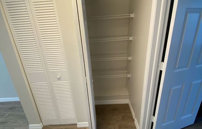 1 bed, 1 bath, 700 sqft, $1,300, Unit 165