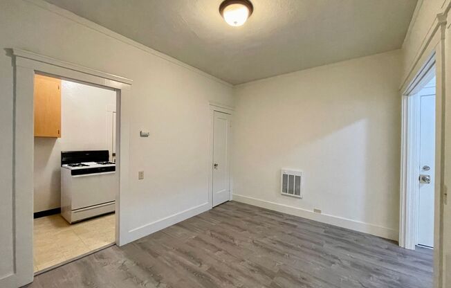 1 bed, 1 bath, 600 sqft, $1,795, Unit 301