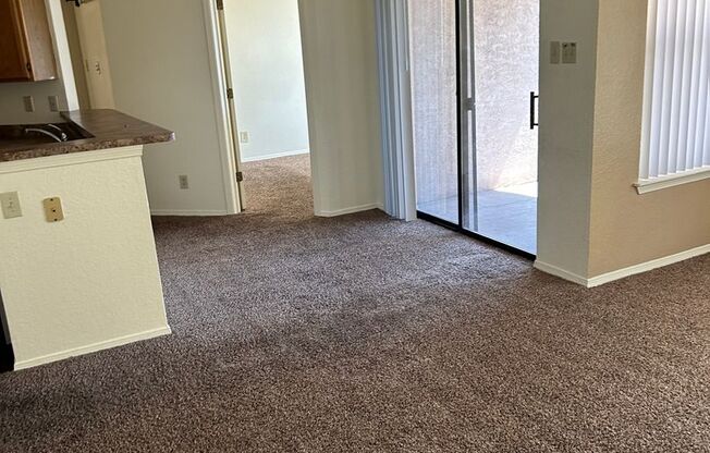 2 beds, 1 bath, 861 sqft, $970, Unit 39