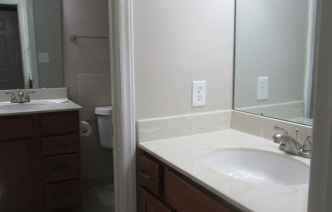 3 beds, 2 baths, 1,225 sqft, $1,980, Unit 1110LsI