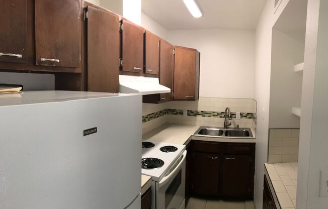 1 bed, 1 bath, 420 sqft, $987, Unit 14