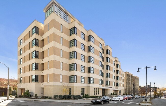3 beds, 2 baths, 1,440 sqft, $6,300, Unit 606