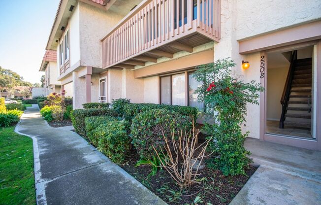 Spacious 3BR Condo with Pool View in Tanglewood!!