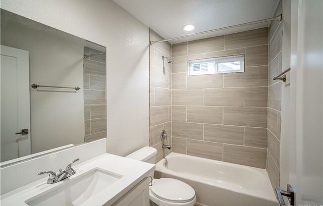 SPACIOUS and nicely updated 3bd/2ba near USC Keck School of Medicine and Medical Center
