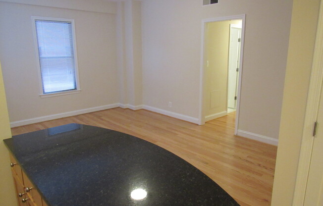 1 bed, 1 bath, 655 sqft, $2,850, Unit H604