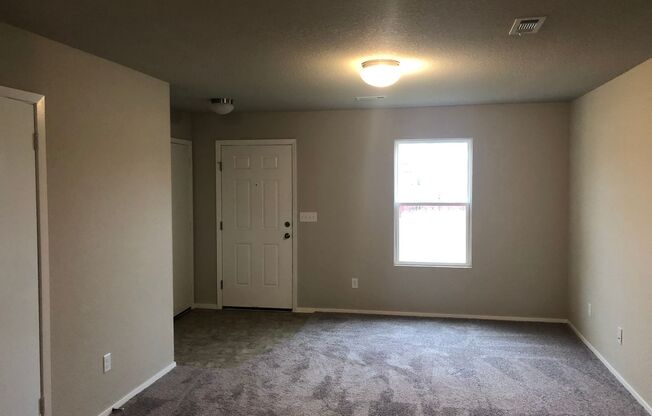 3 bedroom 2.5 bath in Rogers