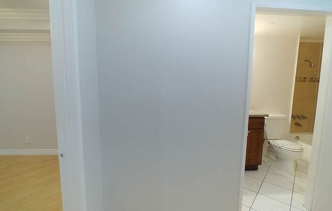 2 beds, 2 baths, 910 sqft, $2,950, Unit 215