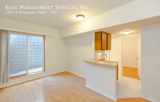 1504 N DEARBORN PKWY