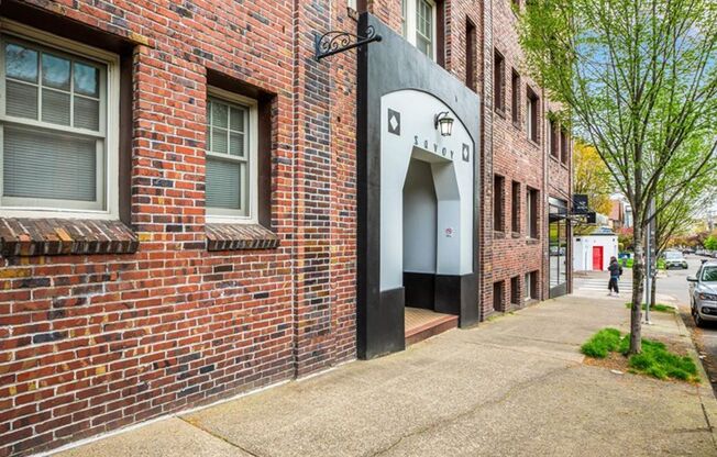 1 bed, 1 bath, 596 sqft, $1,375, Unit 404