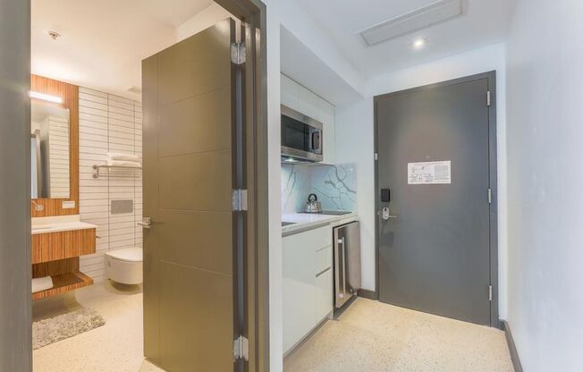 Studio, 1 bath, 325 sqft, $2,200, Unit 311