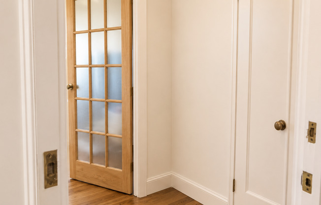 Bright Studio Steps to Quincy Center – Huge Walk-In Closet, Heat & Hot Water Included!