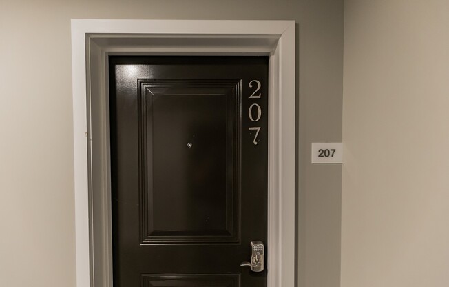 Studio, 1 bath, 575 sqft, $1,375, Unit Unit 207