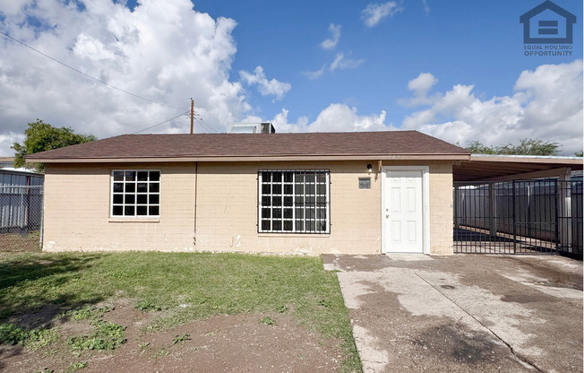 4Bed/2Bath House at McDowell Rd/32nd St! Ready for Immediate Move-In! – NO HOA!