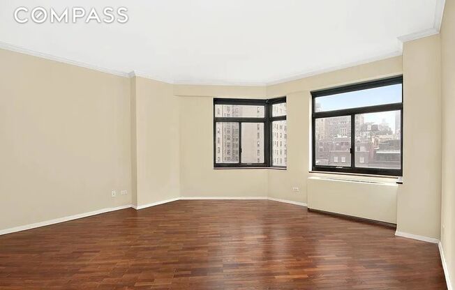 124 E 79 ST