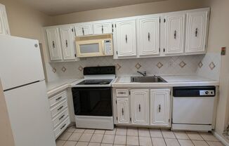 2 beds, 1 bath, $1,050, Unit 105