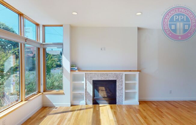 STUNNING MODERN SE PORTLAND TOWNHOME! 2 Bedrooms + Spacious Loft | Oversized Patio | Cozy Fireplace | $0 Upfront Security Deposit Option with Rhino!