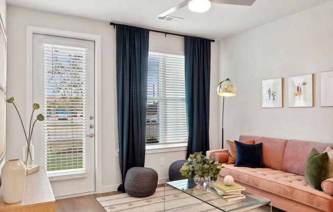 1 bed, 1 bath, 698 sqft, $1,505