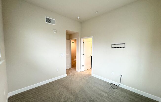 3 beds, 3.5 baths, $3,700, Unit UNIT 5