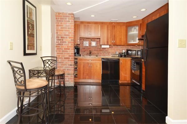 87 GAINSBOROUGH ST