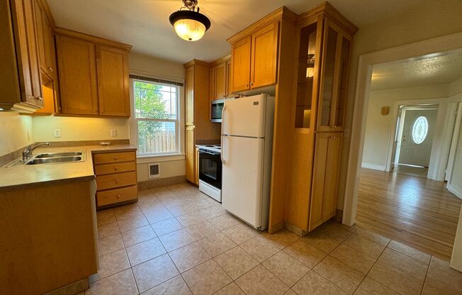 2 beds, 1 bath, $1,795