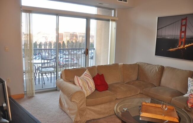 3 beds, 2 baths, $2,100, Unit UNIT 208