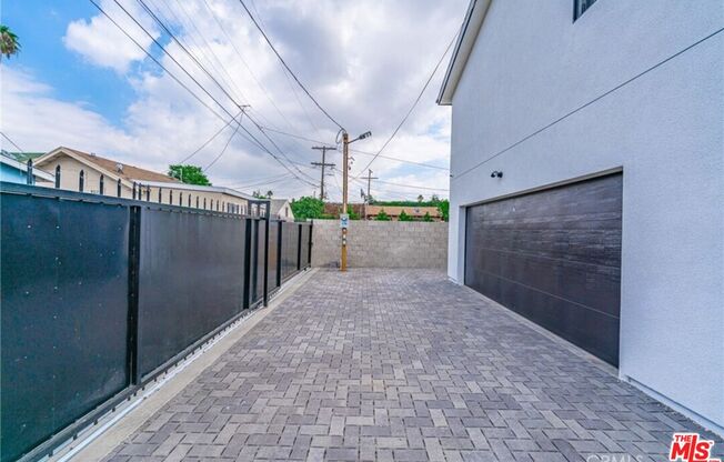 433 W GAGE AVE