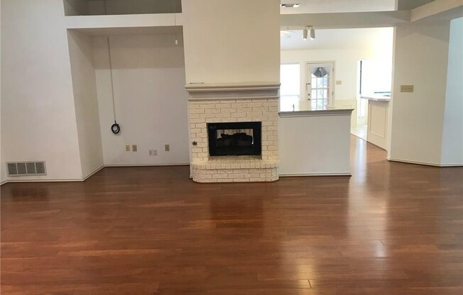 1349 BARCLAY DR