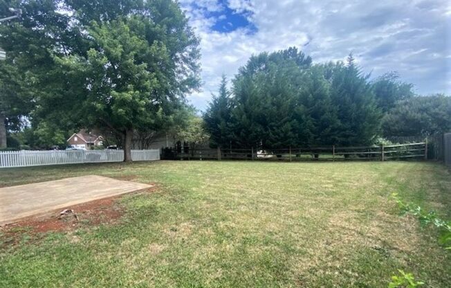 Ranch 3 bed, 2 bath Ranch with fenced yard, 2 car garage SW Charlotte