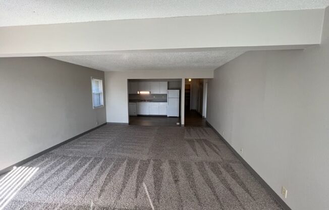 2 beds, 1 bath, $1,175, Unit 2575NE