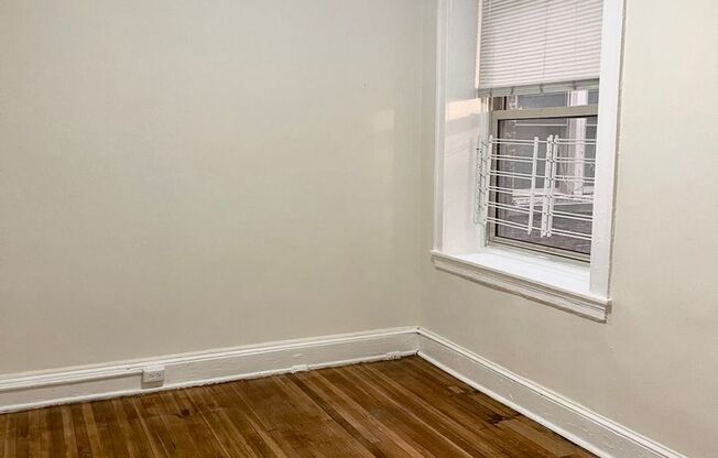 3 beds, 1 bath, 1,400 sqft, $1,495, Unit 4528-D29