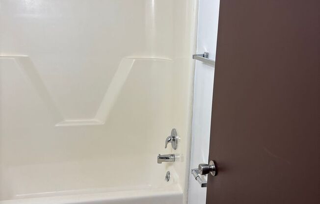 1 Bedroom 1 Bath Apartment in Building Near Farquhar Park, Laundry-York City 1/2 Off 2nd Months Rent!