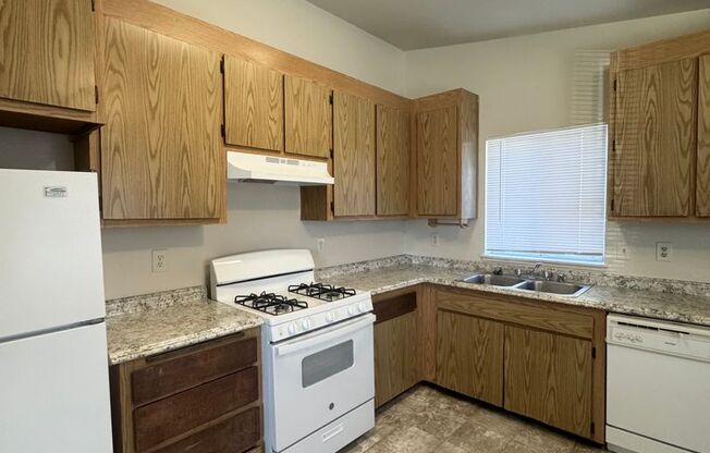 SPACIOUS 3 BEDROOM DUPLEX LOCATED IN NORTH REDDING