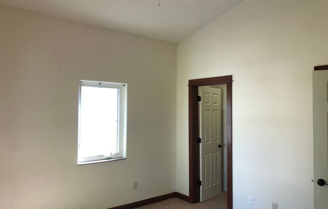 2 beds, 2 baths, $1,400, Unit 7