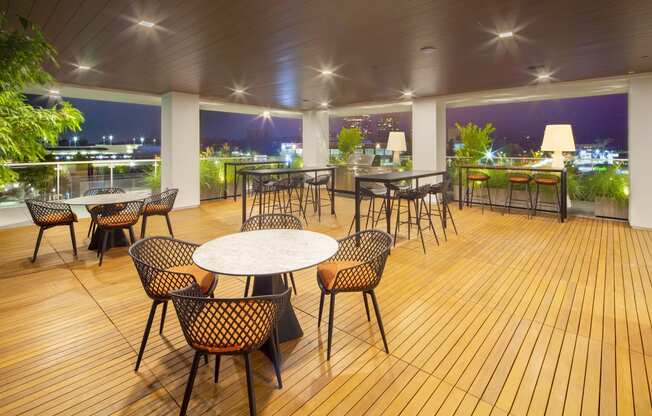 a restaurant or other place to eat on the roof of a building